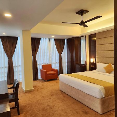 White Park Hotel & Suites Chittagong Extérieur photo