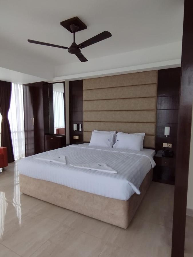 White Park Hotel & Suites Chittagong Extérieur photo