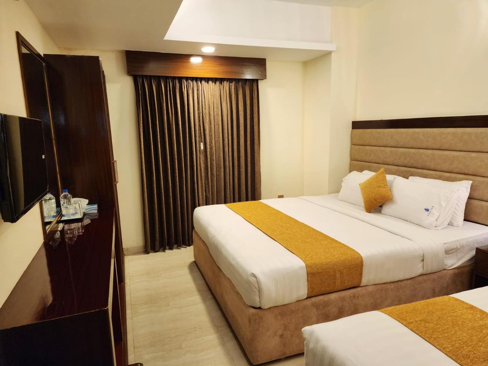 White Park Hotel & Suites Chittagong Extérieur photo